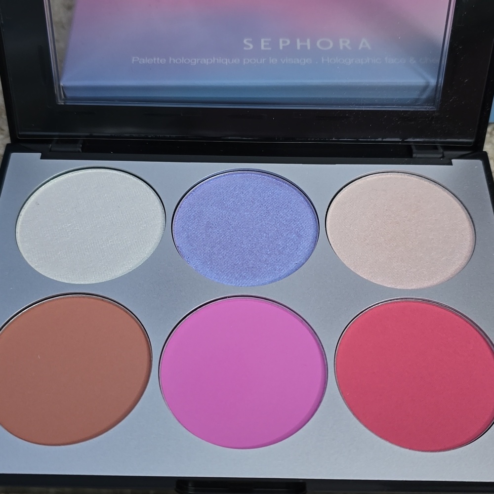 New Sephora 2017 Retired Holographic Blush & Face Palette - Picture 3 of 4